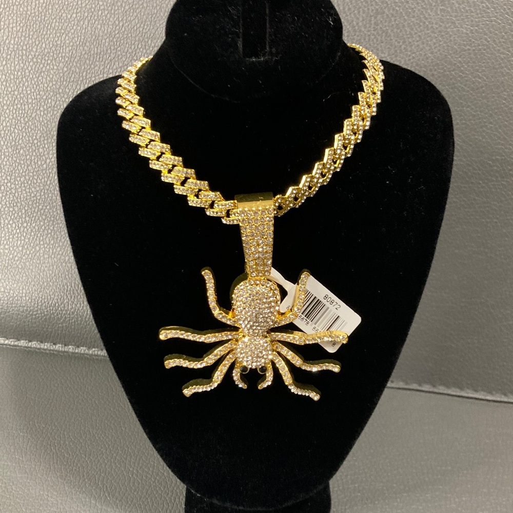 Invicta Elements
Black Widow Iced Out Pendant & 21” Chain, Gold
(80872)